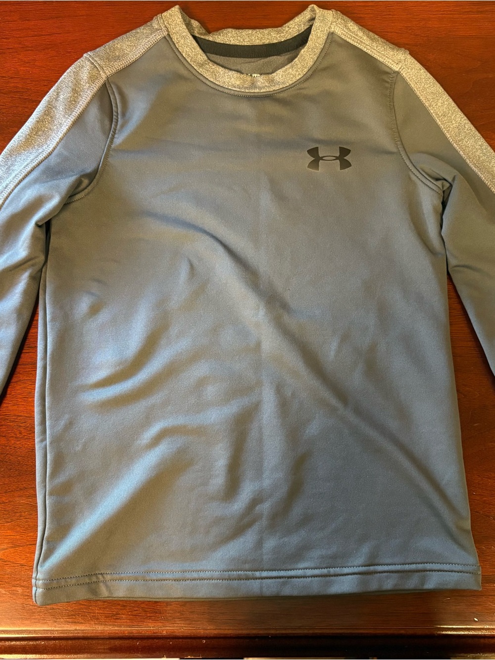 Under Armour youth xs Long Sleeve Performance Shirt - Grey